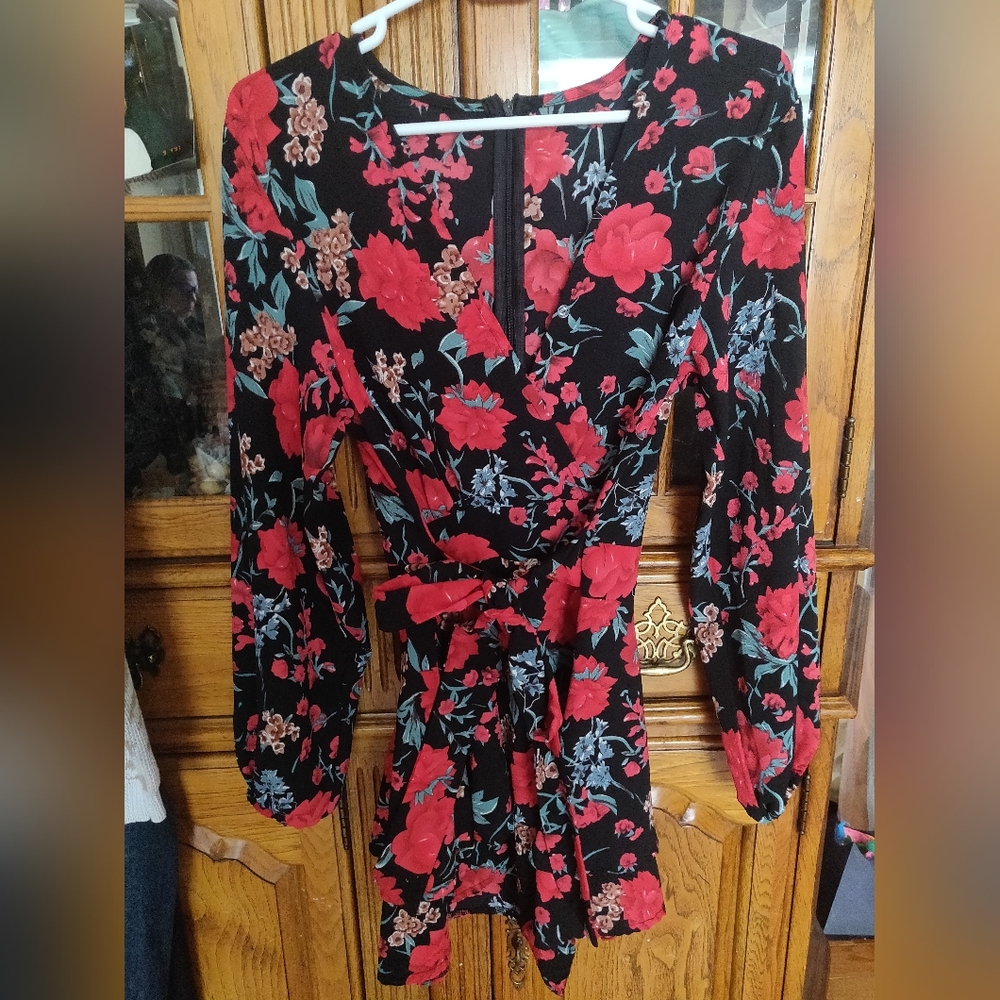 Bonkwa Deep V-Neck Floral Print Romper